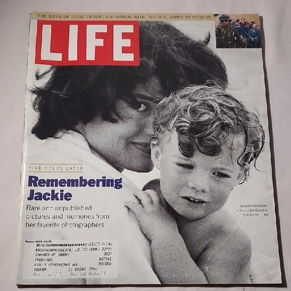 Vintage 1999 Life Magazine  Remembering Jackie Edition Dated August 1999 Edition - Picture 1 of 7